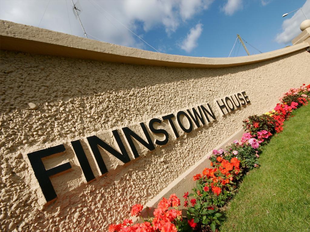 Finnstown Castle Hotel Lucan Exterior foto